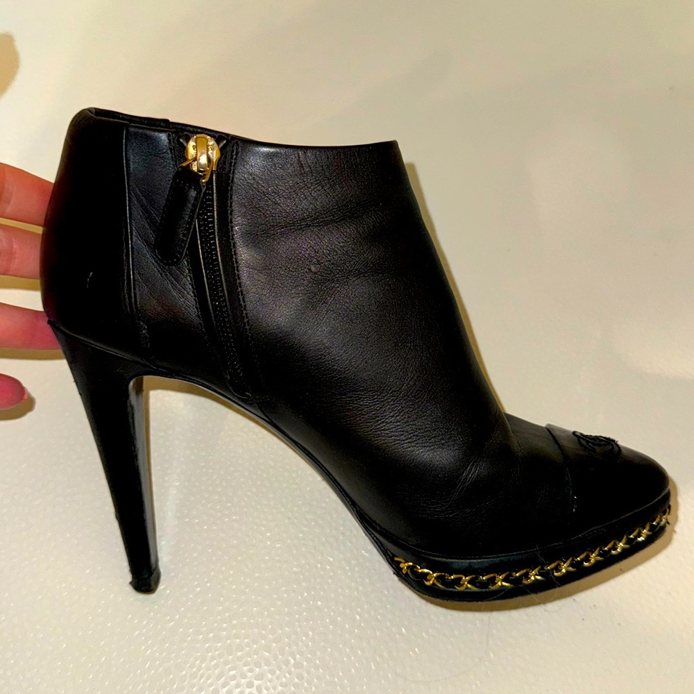 CHANEL Black Lambskin Pumps Boots | Vintage | size 38 (US 7.5/8)